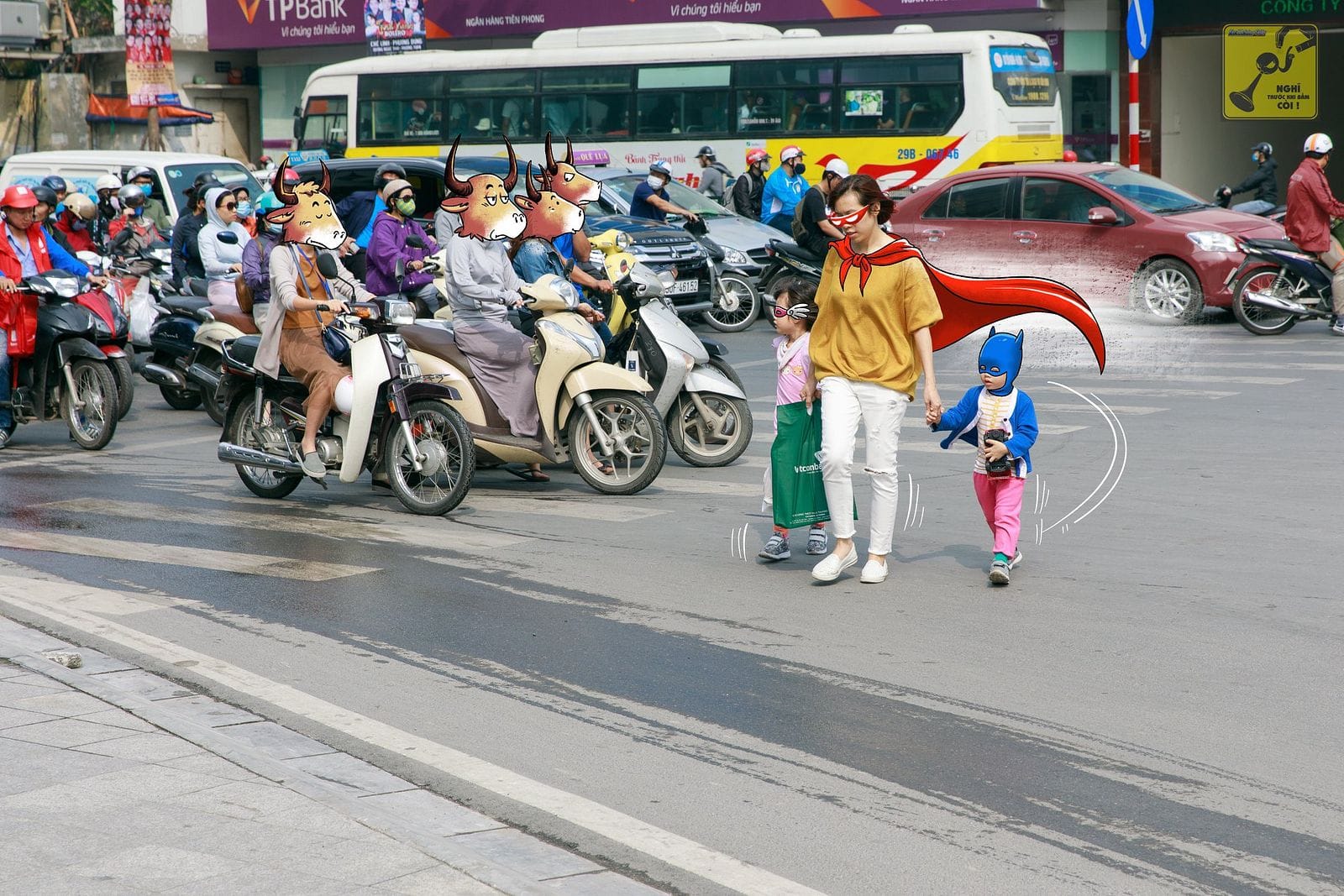 street-crossing-in-Vietnam
